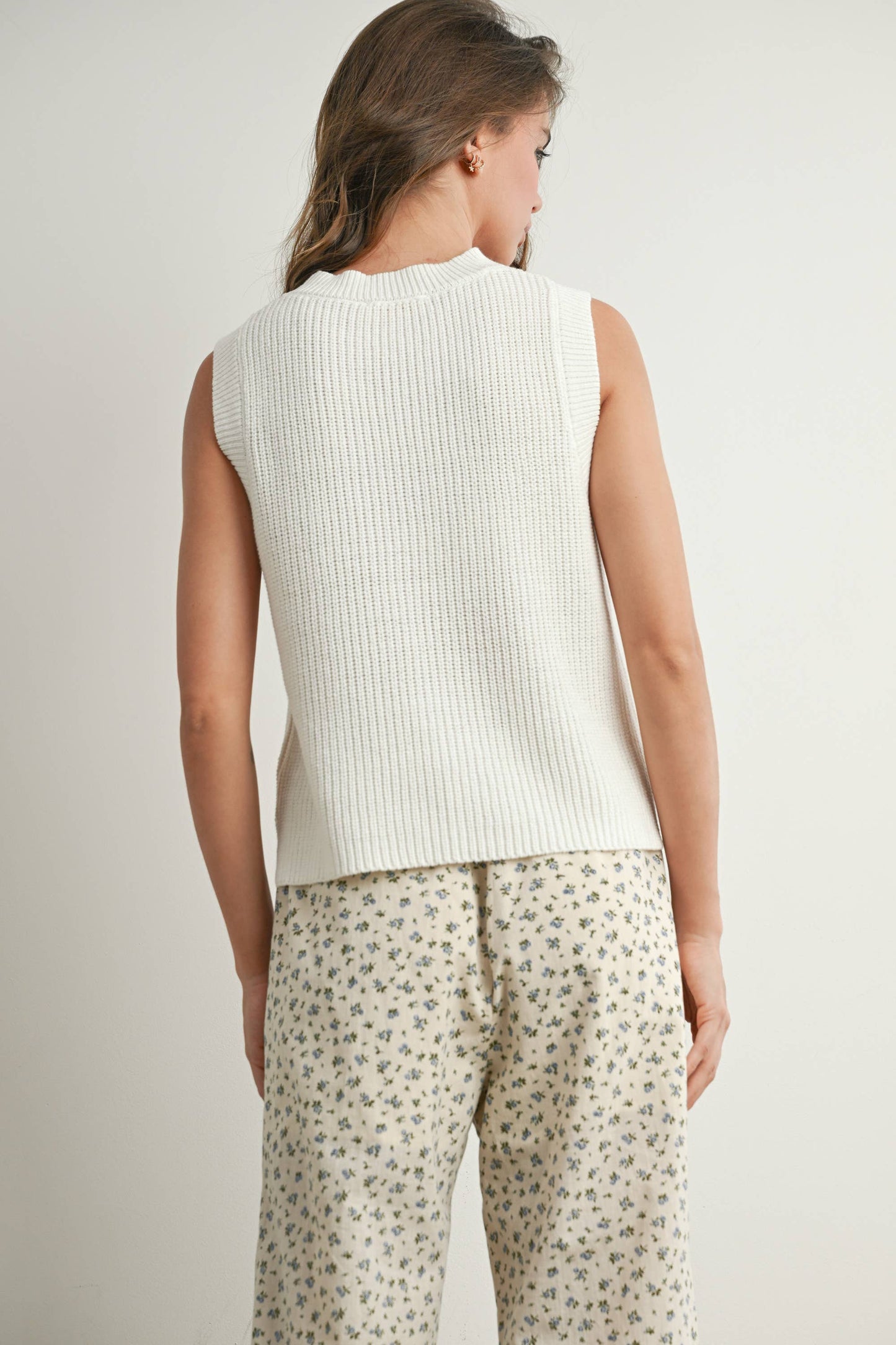 USA SLEEVELESS SWEATER