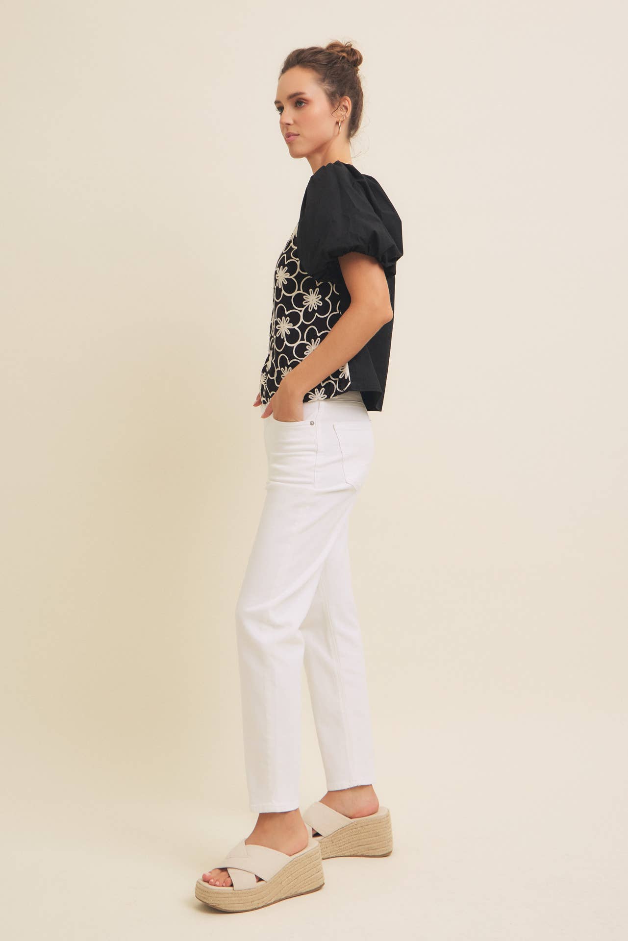 FLORAL EMBROIDERED TOP