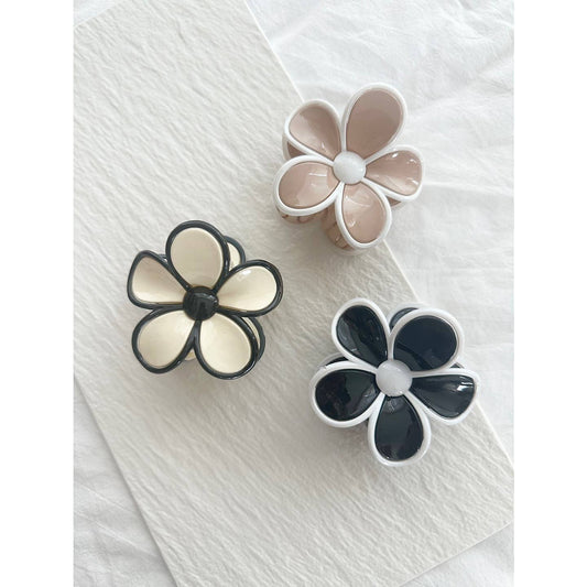 NEUTRAL GLOSSY FLOWER HAIR CLIP