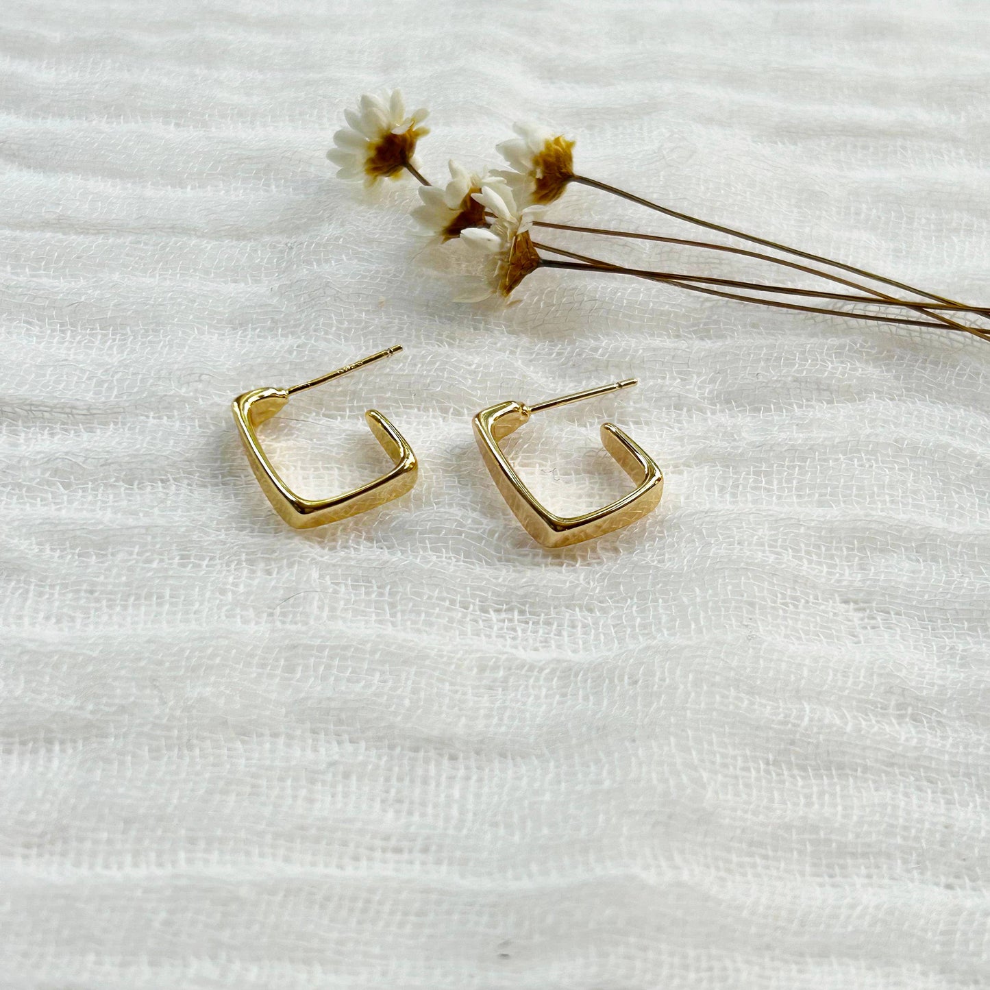 GOLD SQUARE HOOPS