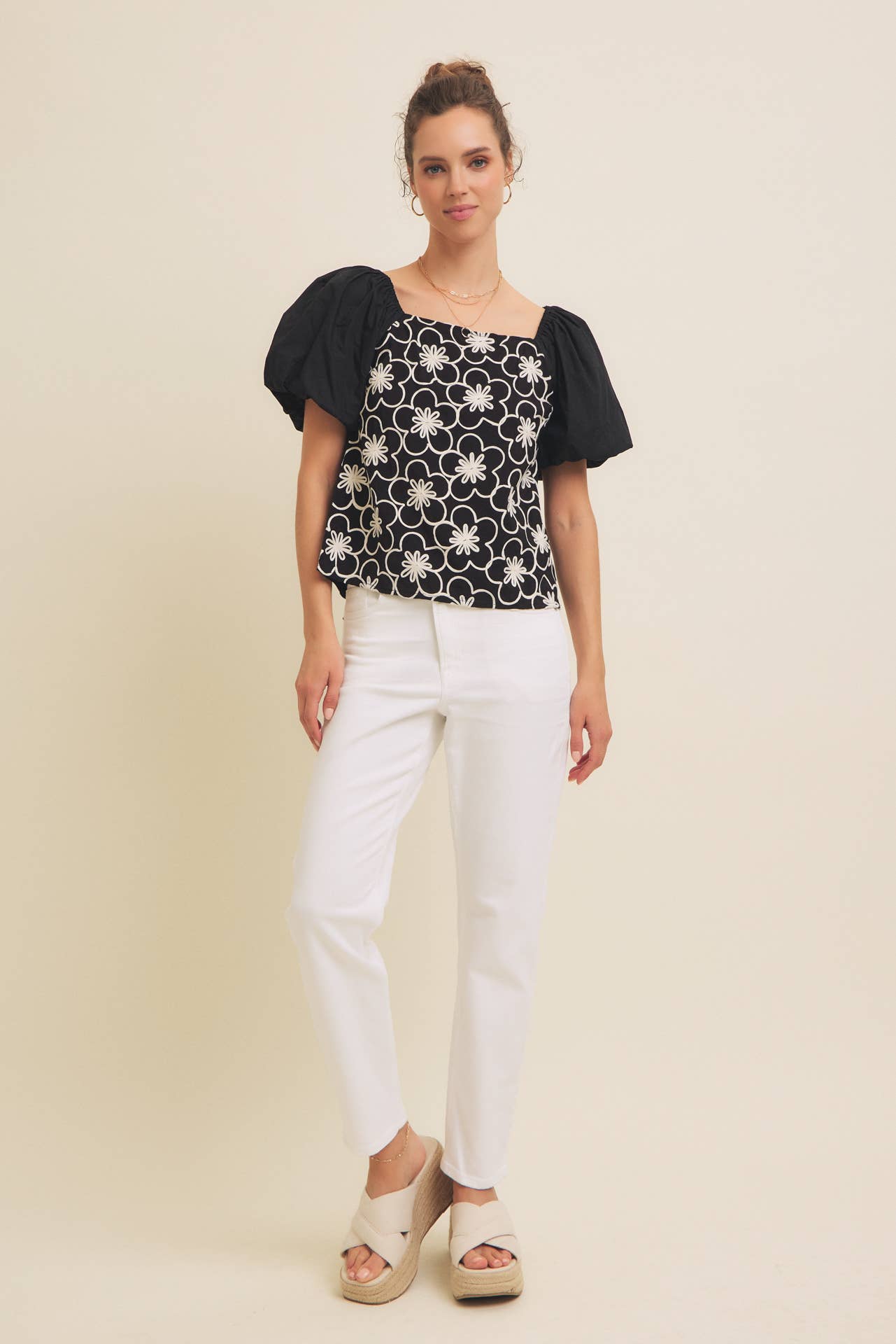 FLORAL EMBROIDERED TOP