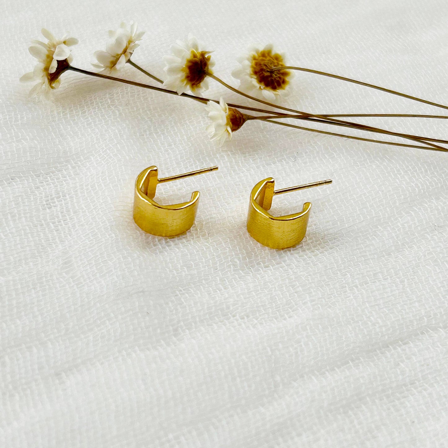 MINI GOLD HALF HOOPS