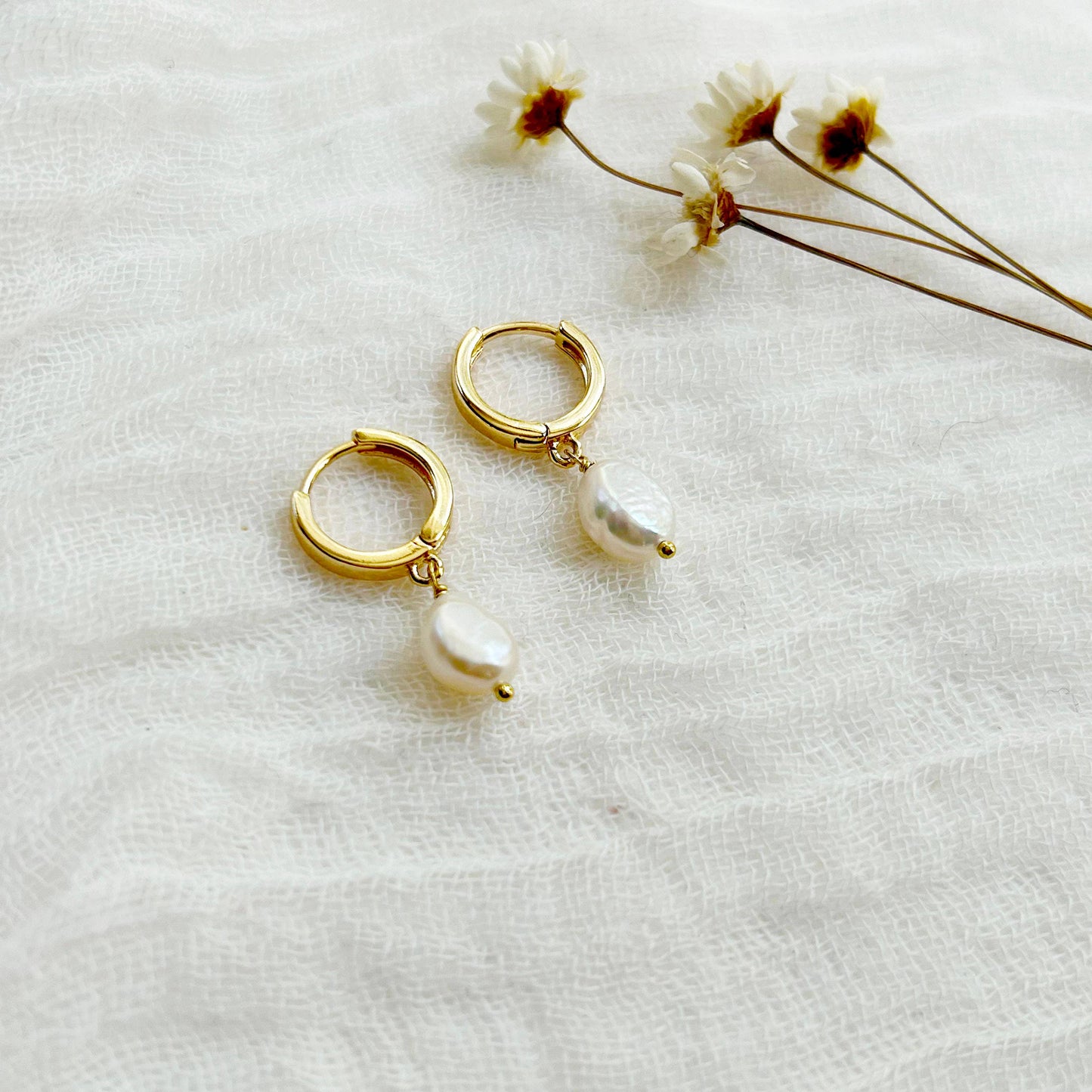 PEARL HOOPS